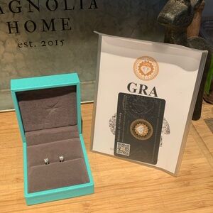 Moissanite earrings 4 prong  1cttw NWT